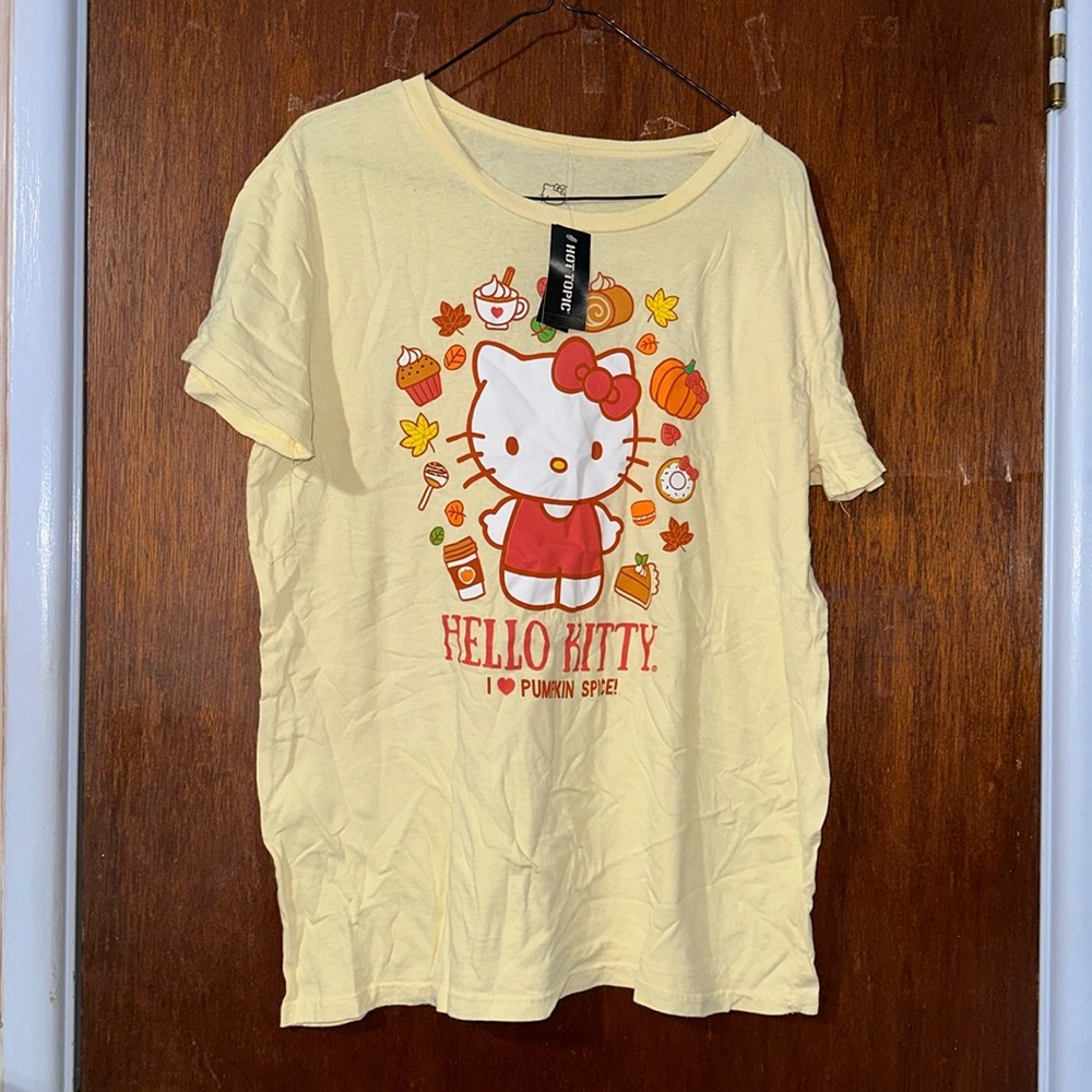 Hello Kitty I ❤️ Pumpkin Spice tee